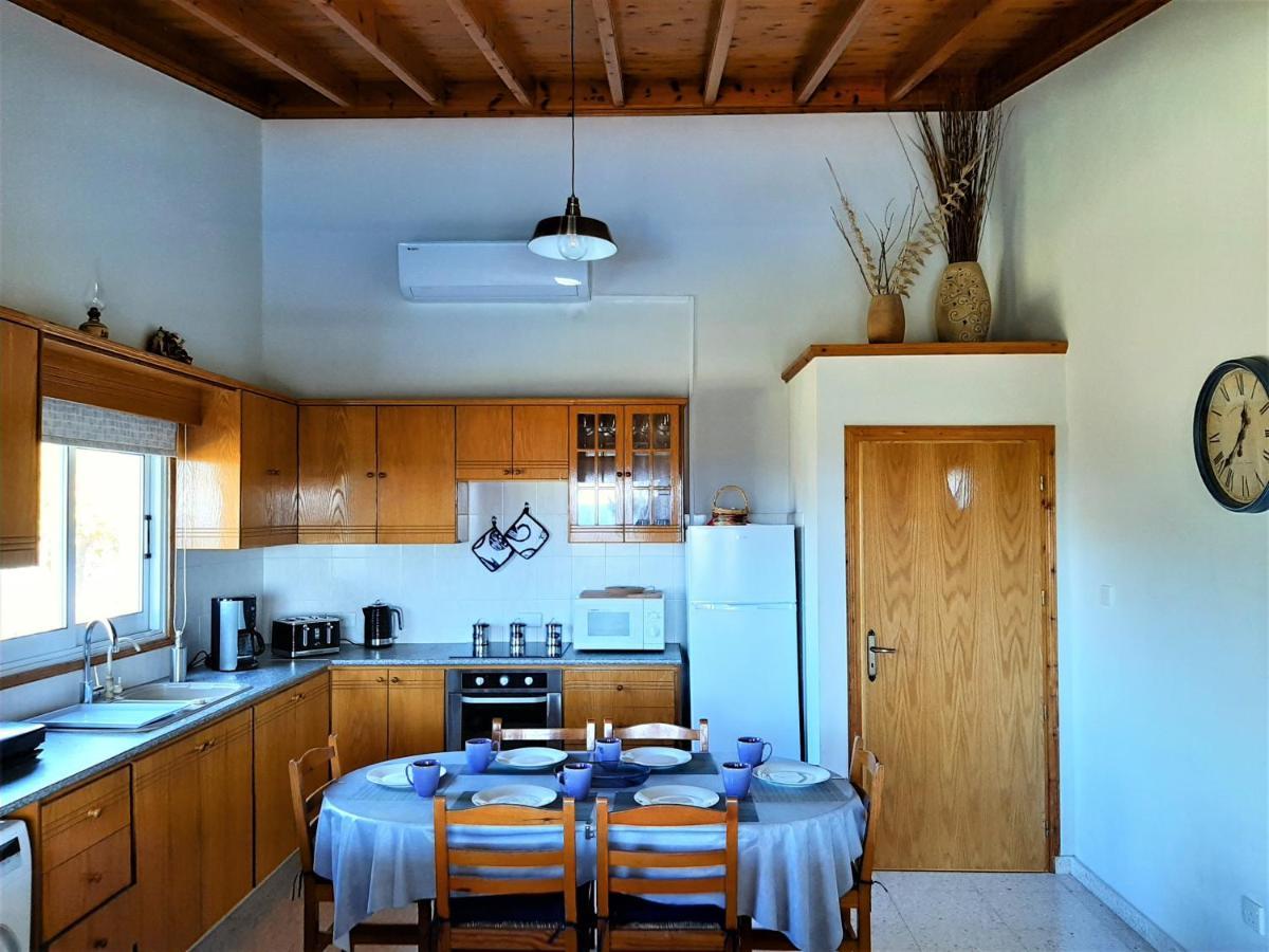 Villa Gavriel - Peyia Villa With Breathtaking Sea View, Peyia Villa With Private Pool, Secluded, Huge Outdoor Space, Mountain Views エクステリア 写真